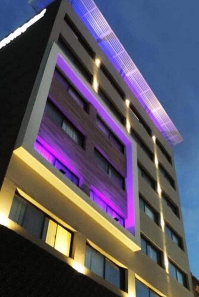 Hotel Senorial Platino Λεόν Εξωτερικό φωτογραφία